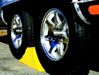 Camco 44435 Tandem Wheel Chock